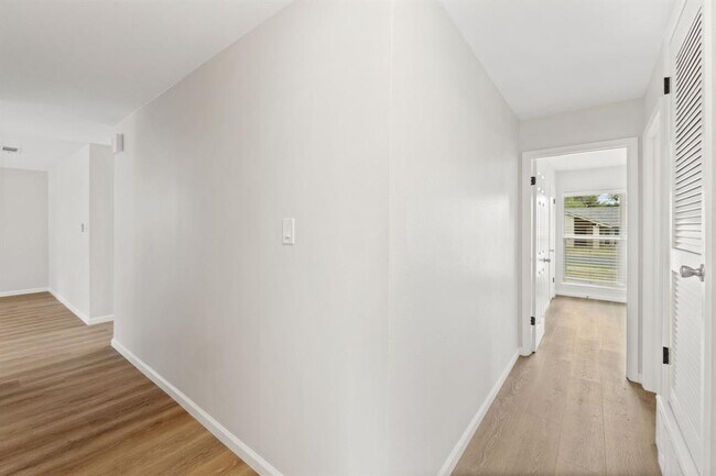 Building Photo - 1100 Red Cliff Dr