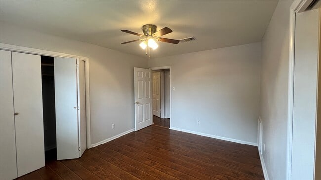 Building Photo - 1806 Cedar Dr