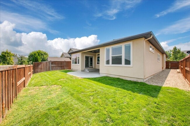 Building Photo - Beautiful Home in Desired Hazelwood Subdiv...