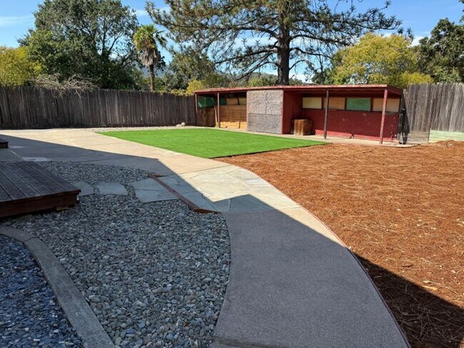Building Photo - Beautifully Renovated, Pet Friendly Novato...