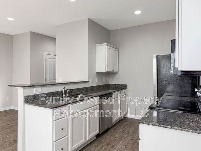 Building Photo - 540 Truman Dr