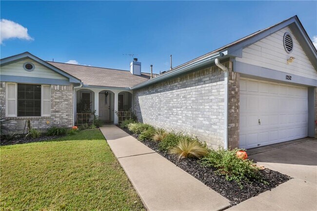 Building Photo - 1252 Lacey Oak Loop