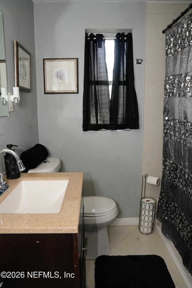 Building Photo - 2453 Wilmont Ave