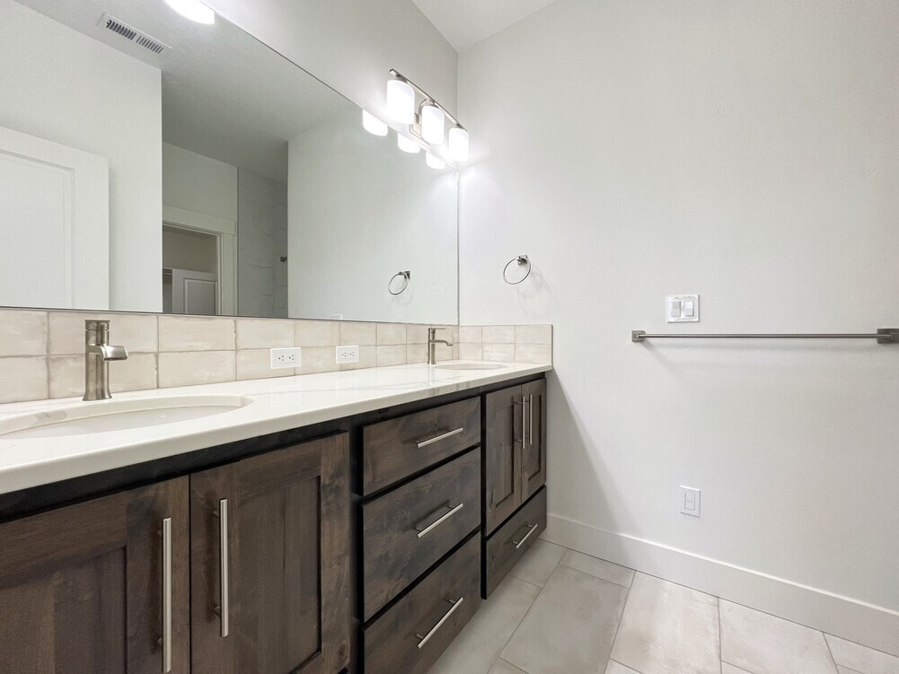 Building Photo - 2370 W Herron Ridge Dr