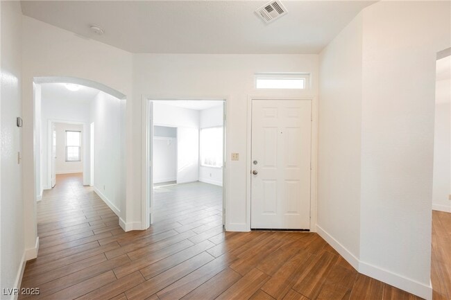 Building Photo - 7829 Ben Hogan Dr
