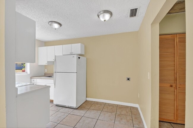 Building Photo - 4817 Serafica Dr