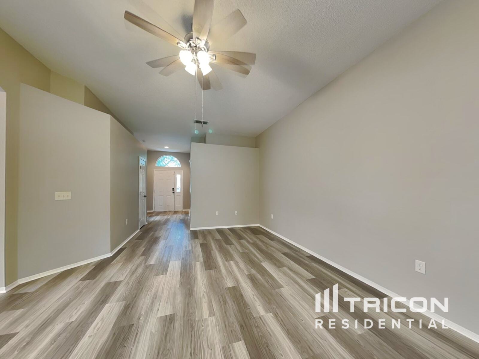 Building Photo - 2118 Deerfield Dr