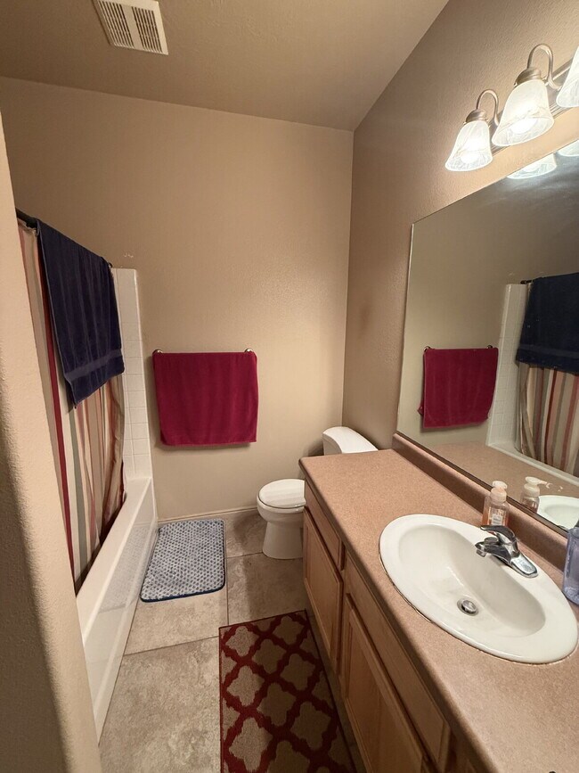 Building Photo - "Spacious 3-Bedroom Duplex Oasis in Hurricane, UT – 2 Full Baths & 1,263 Sq Ft of Comfort!"