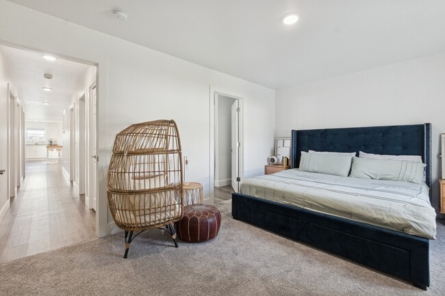 Building Photo - 504 W Prospect St