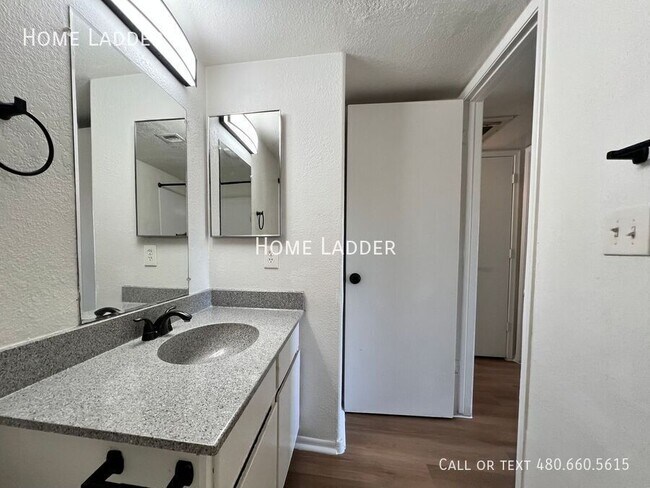 Building Photo - 4961 S Park Ave