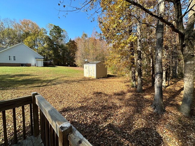 Building Photo - Great 3 bed 2 bath home on 6 Acres in Elon!