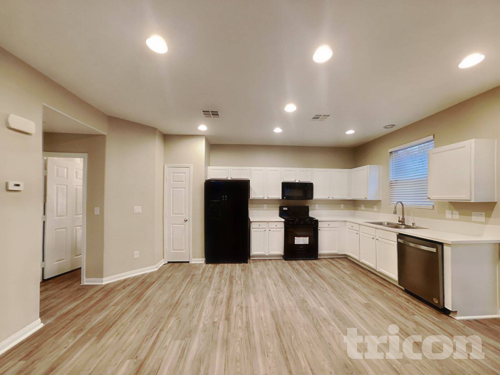 Building Photo - 10626 Seasonable Dr