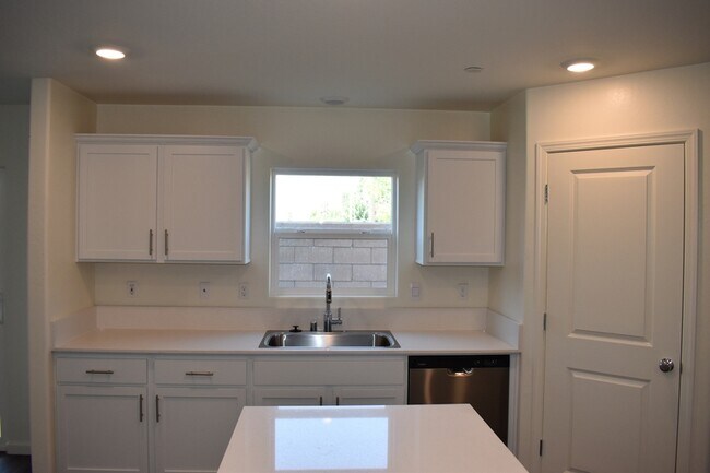 Building Photo - 4049 Cinnabar Ave