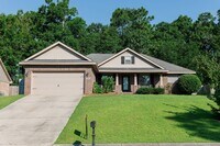 Building Photo - 3 bedrooms, 2 baths in Bay Branch estates!