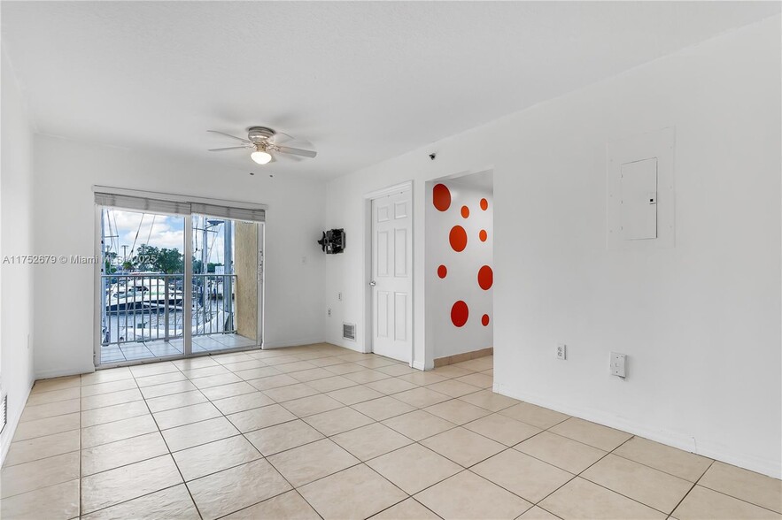 Building Photo - 2415 NW 16th Street Rd