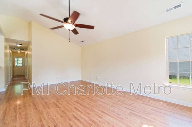 Building Photo - 3649 Dashiel Dr