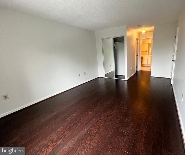 Building Photo - 2111 Wisconsin Ave NW