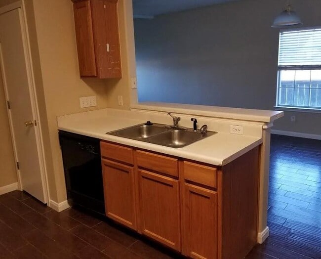 Building Photo - 2801 Southampton Way