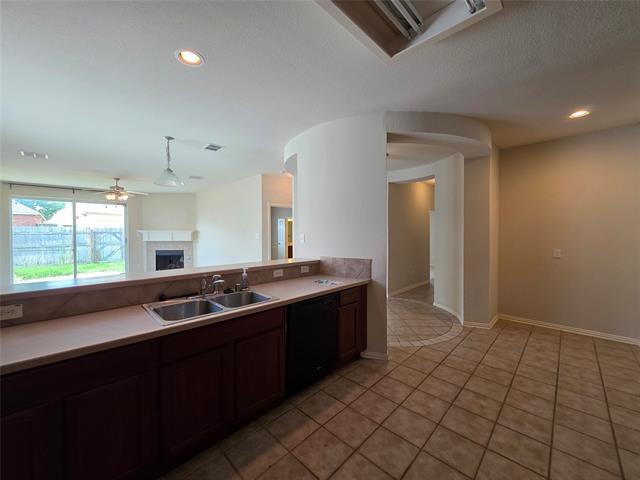 Building Photo - 6000 Mariposa Dr
