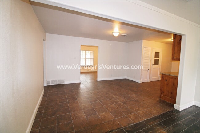 Building Photo - 5833 Westhaven Dr