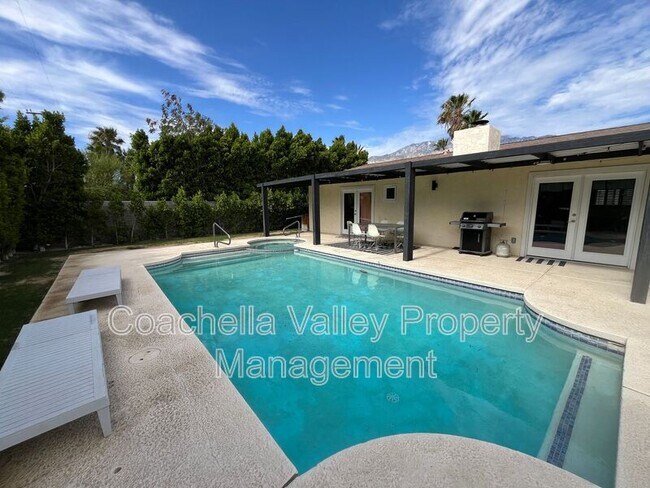 Building Photo - 2960 N Cypress Rd