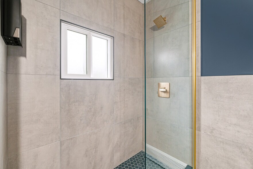 Building Photo - 529 Ave E