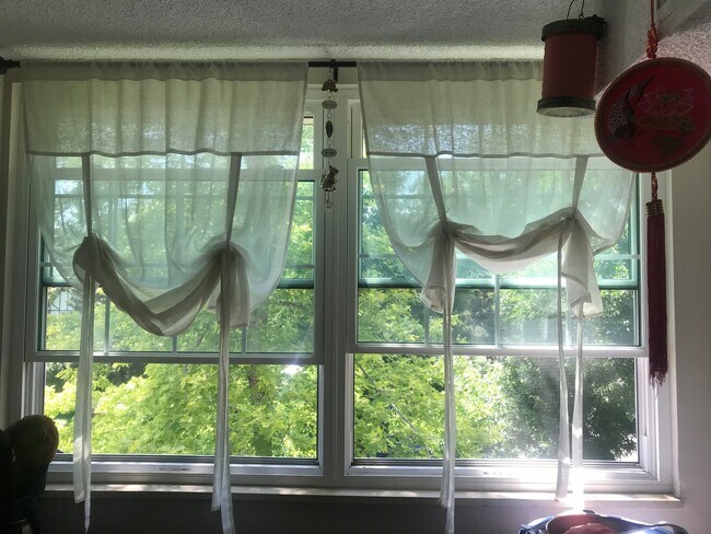 Building Photo - Nicely Updated One Bedroom Condo Available...