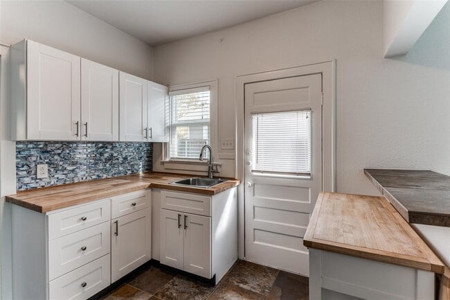 Building Photo - 6349 Belmont Ave