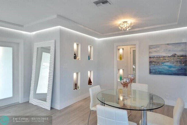 Building Photo - 2417 Bayview Dr