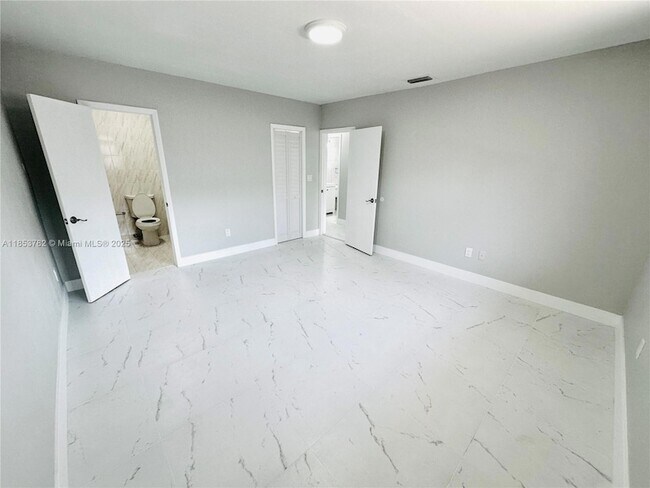 Building Photo - 201 SW 40th Ave