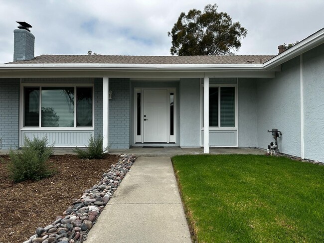 Building Photo - Fully Remodeled Single-Level Encinitas Gem...