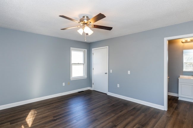 Building Photo - 700 Western Ave