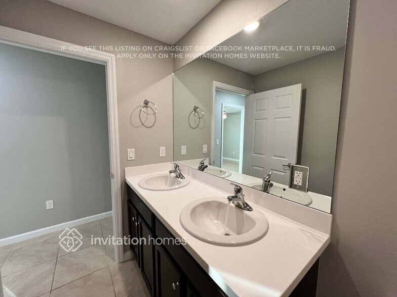 Building Photo - 1931 SE Dock St