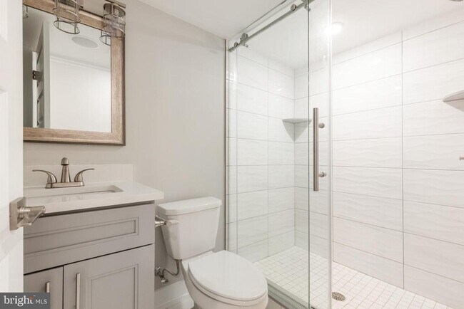 Building Photo - 2550 N Howard St