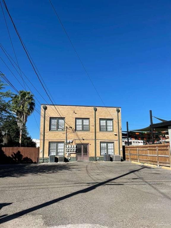 Building Photo - 14 E McIntyre St