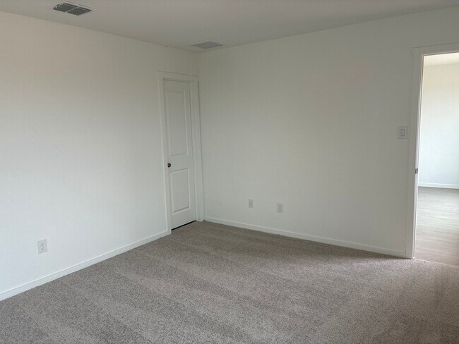 Building Photo - Charming 4 beds 2 baths in San Antonio!