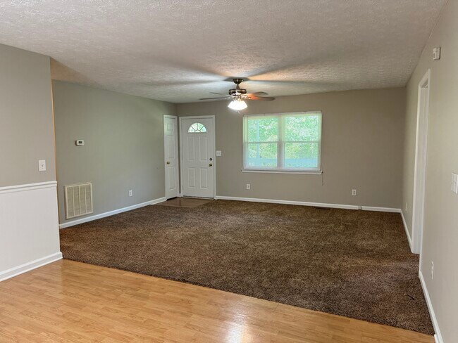 Family room - 1965 Baggett Rd