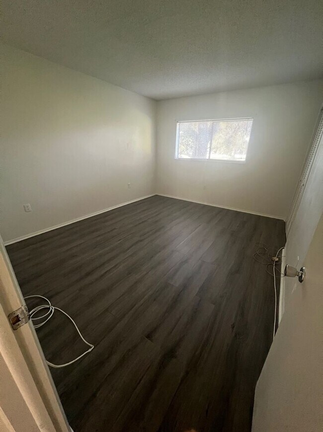 Building Photo - Cute Condo in Greenbriar
