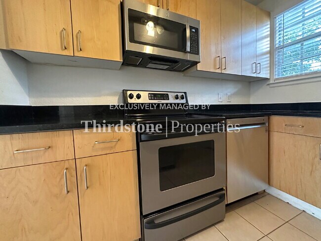 Building Photo - 319 1st Ave N