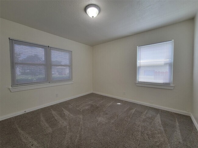 Building Photo - 620 Lacewood Dr
