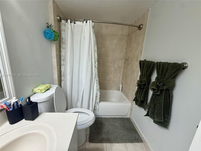 Building Photo - 10413 N Kendall Dr