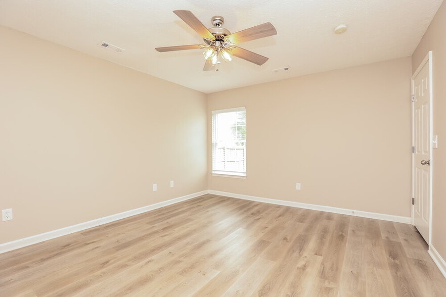 Building Photo - 3012 Deer Trail Dr