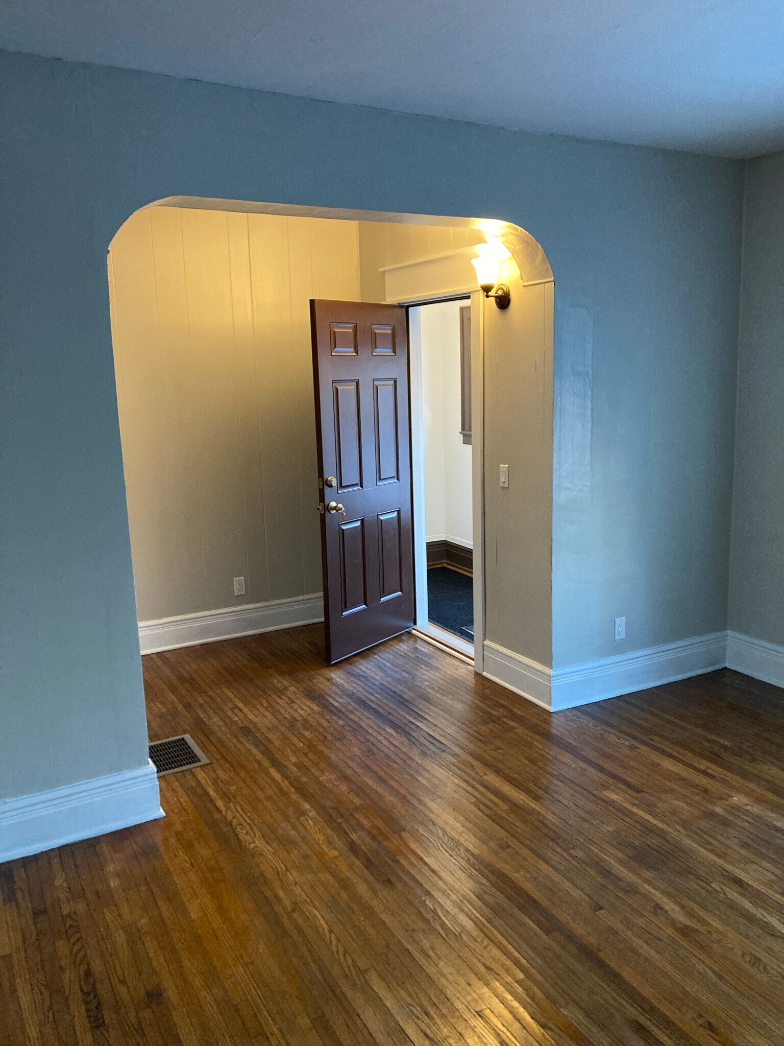 Building Photo - 19 Sheffield Ave