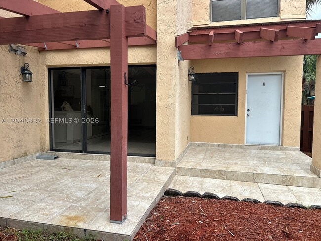 Building Photo - 301 W Park Dr