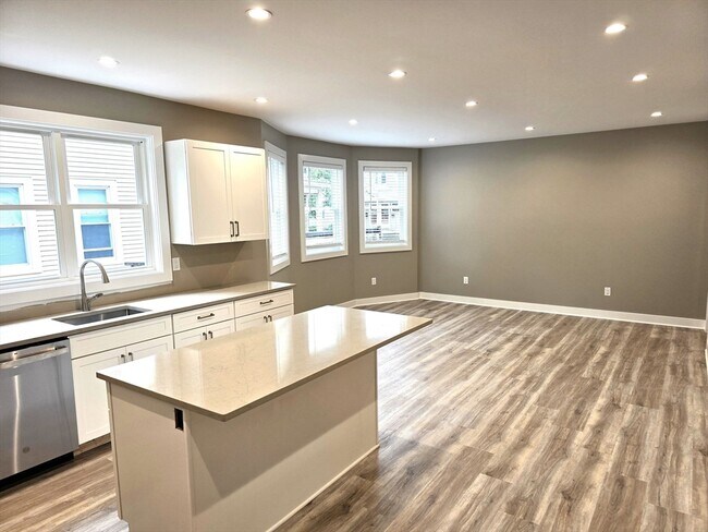 Building Photo - 39 Fiske St