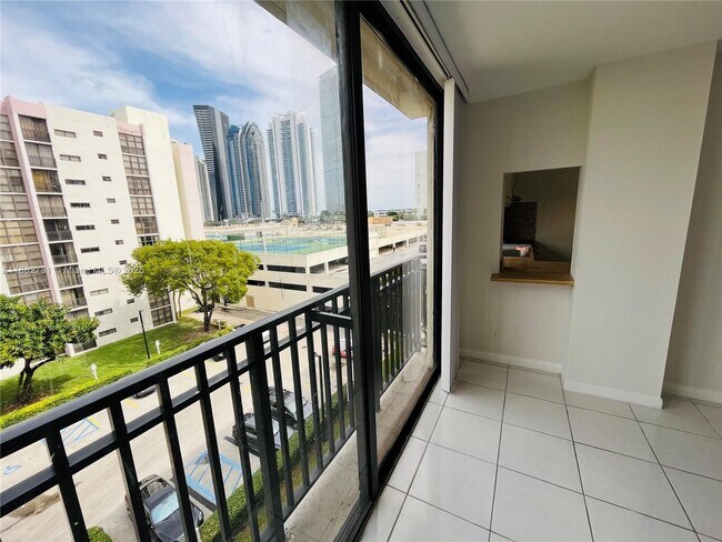 Building Photo - 16909 N Bay Rd