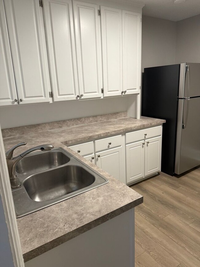 Building Photo - 1002 W Haven Blvd