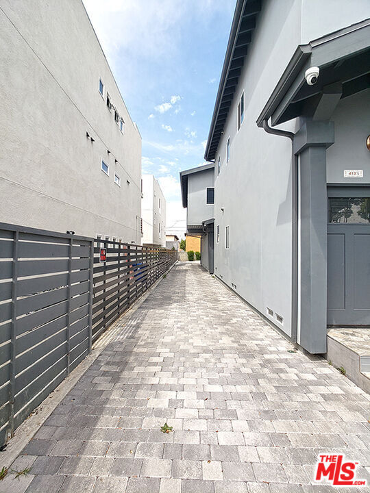 Building Photo - 413 N Harvard Blvd