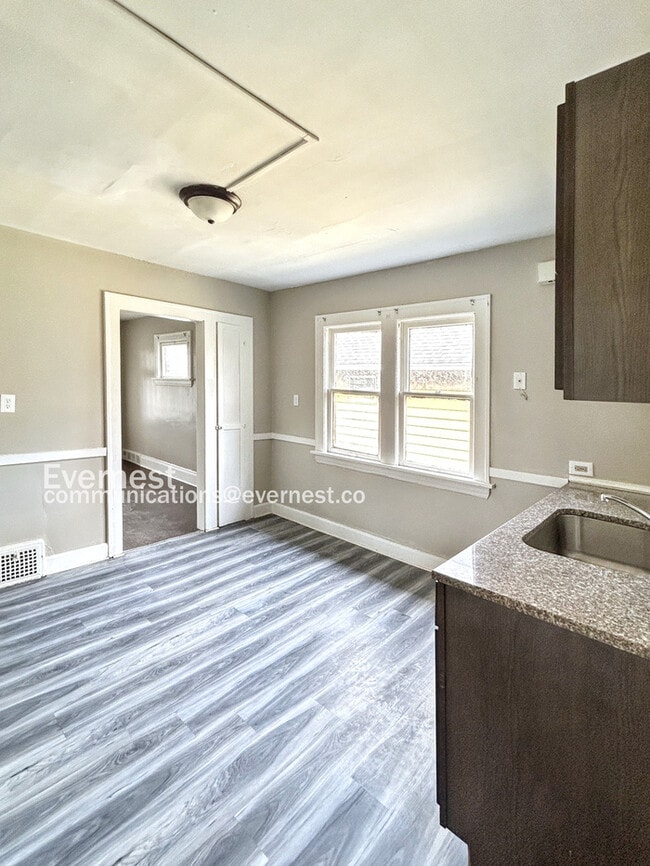 Building Photo - 12013 Parkhill Ave