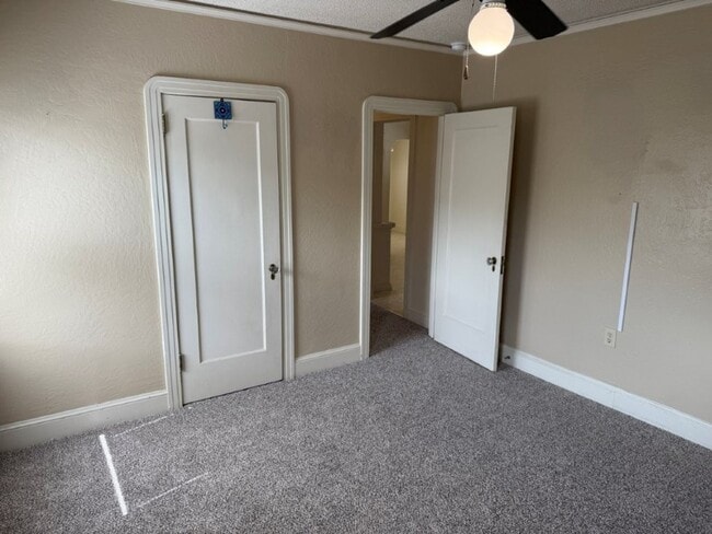 Building Photo - Rare 2 Bedroom Home Downtown Dixon *Star R...